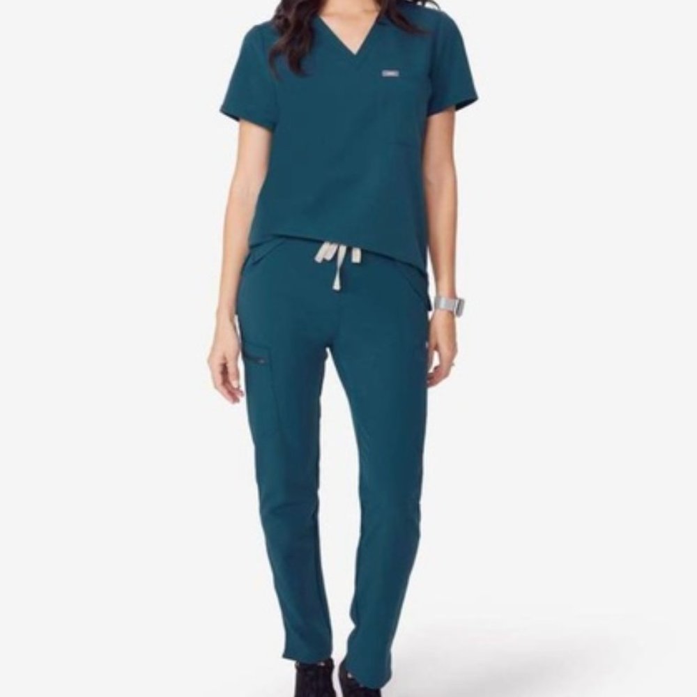 BRAND NEW Figs Women's Caribbean Blue Scrub Set